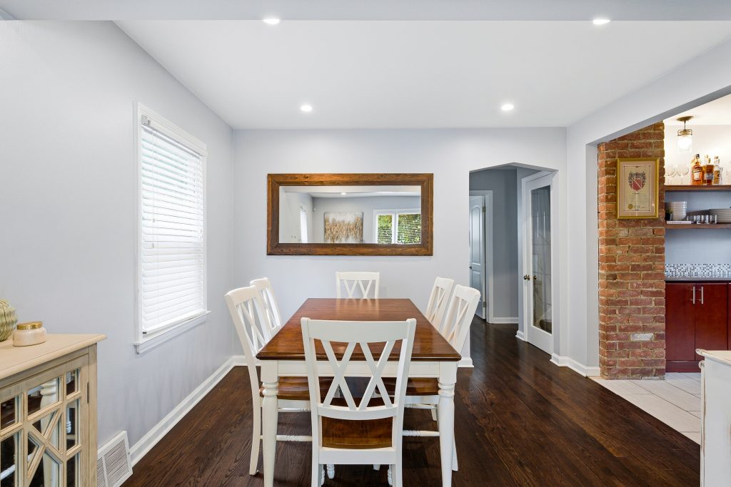 Single point perspective of a clean dining room. Photo by: Focus Nest Media