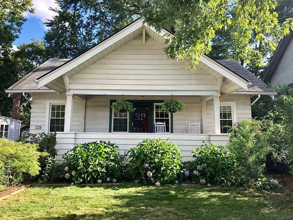 Porch Architecture Gives a Royal Oak Home Its Sense of Arrival